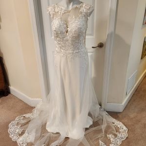 Lan Ting new without tags wedding dress white, size L with train